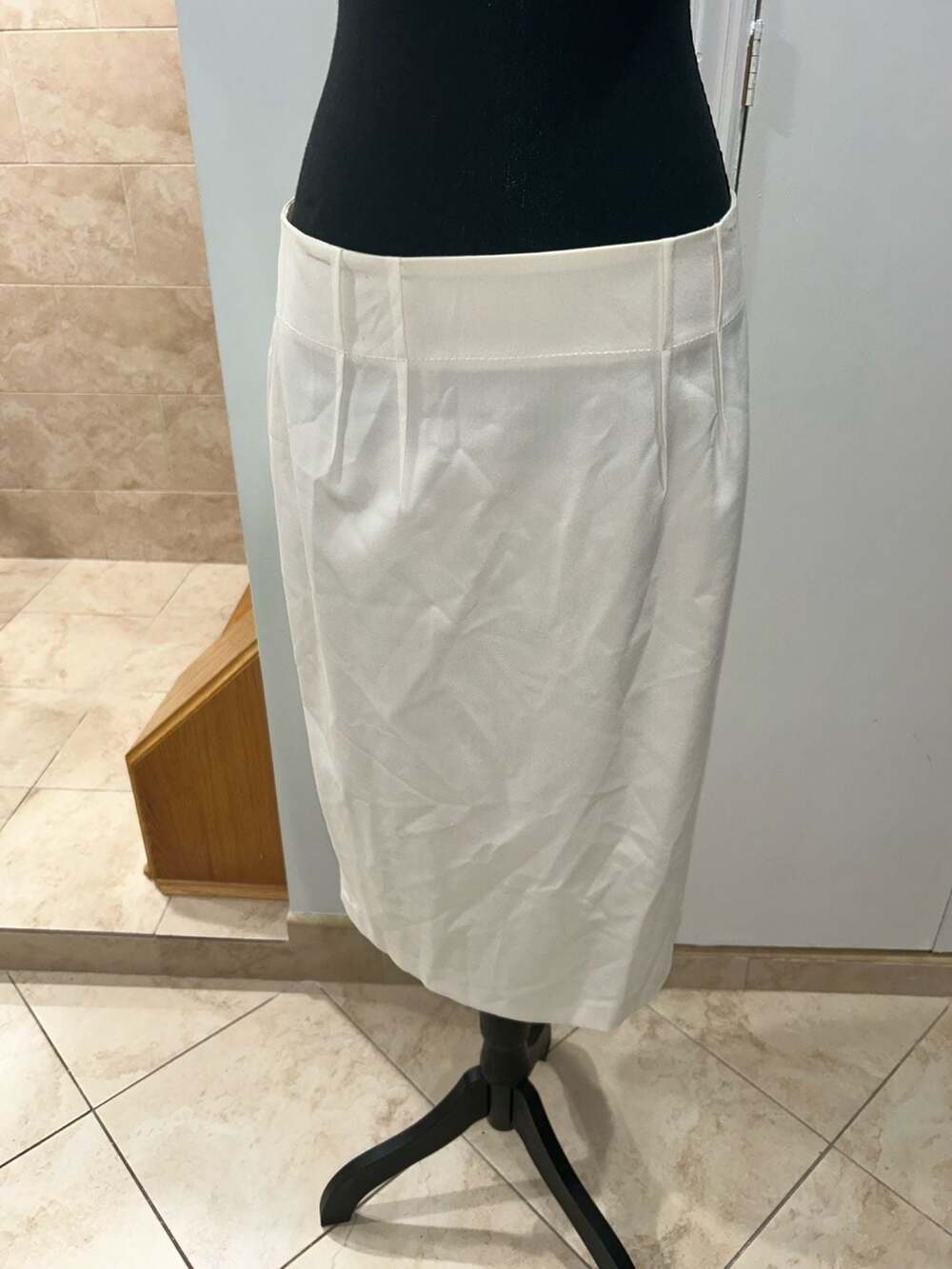 White midi pencil skirt